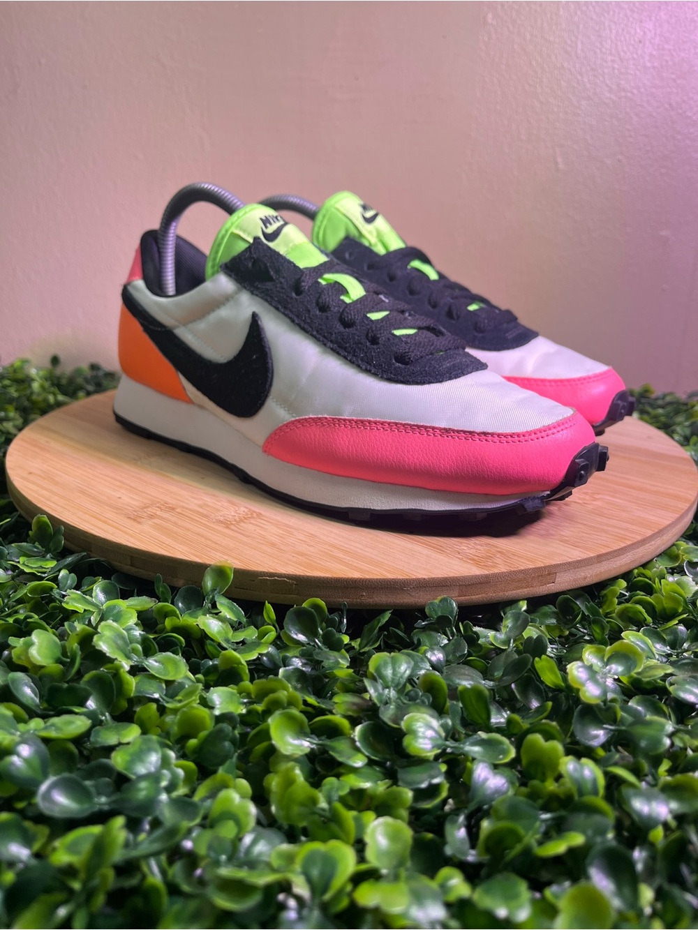 🔥 NIKE DAYBREAK LOWTOP WHITE SUNSET PULSE SNEAKER SHOES WOMENS SZ 8 DJ5996-100